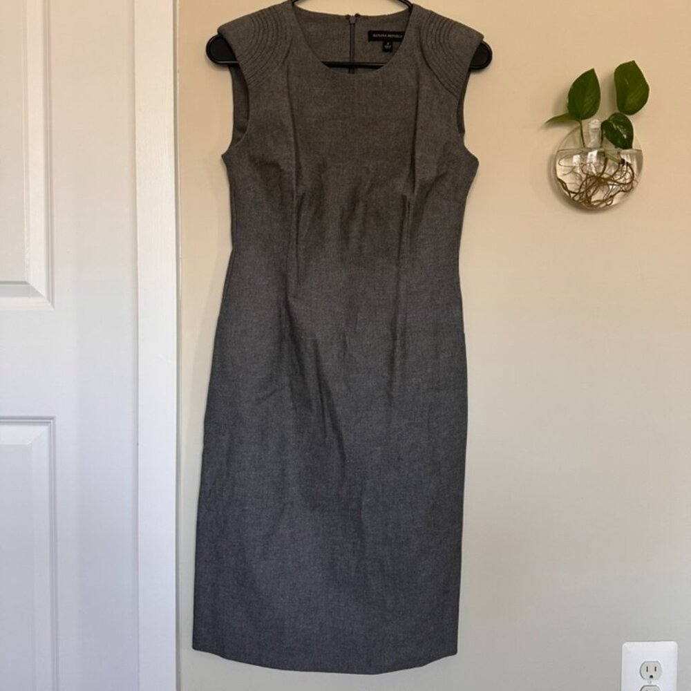 Banana Republic Sleeveless Fitted Gray Sheath Dress